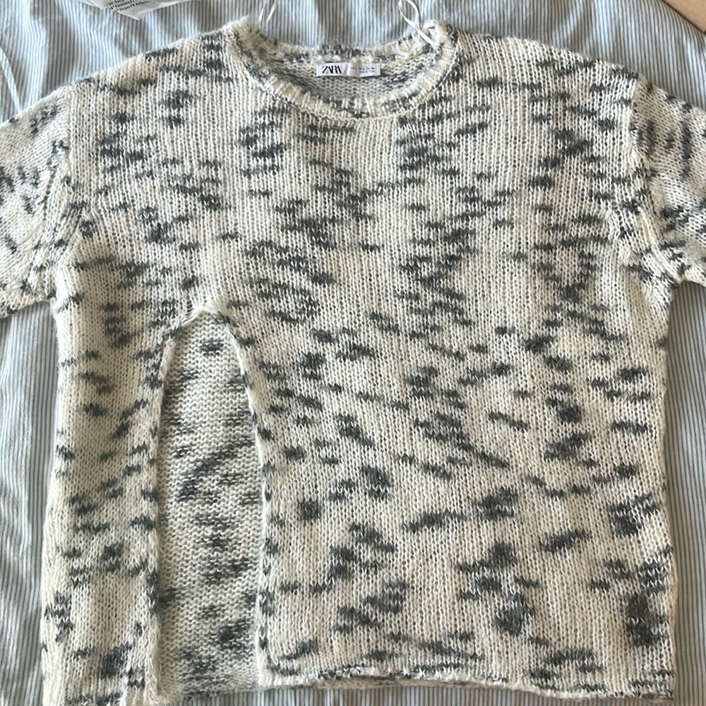 Never worn Zara wool sweater with front slit